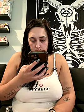 Snapshot of ThicBunz chatting on September 23, 2025, 4:43 pm ThicBunz online show from September 23, 2025, 4:43 pm