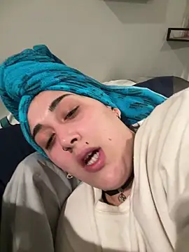 Snapshot of ThicBunz chatting on October 11, 2025, 3:21 pm ThicBunz online show from October 11, 2025, 3:21 pm