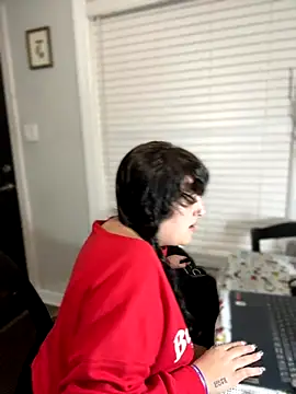 Snapshot of ThicBunz chatting on October 27, 2025, 4:00 pm ThicBunz online show from October 27, 2025, 4:00 pm