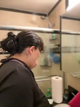 ThicBunz online show from November 22, 2025, 4:06 pm