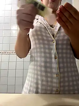 Julinha18 online show from December 6, 2024, 2:24 am