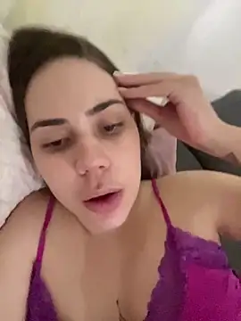 Julinha18 online show from January 27, 2025, 5:25 am