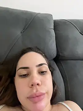 Julinha18 online show from March 7, 2025, 6:24 am