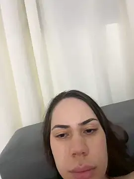 Julinha18 online show from March 10, 2025, 5:11 am