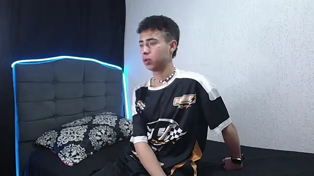 sexybat twink online show from December 22, 2024, 10:47 pm