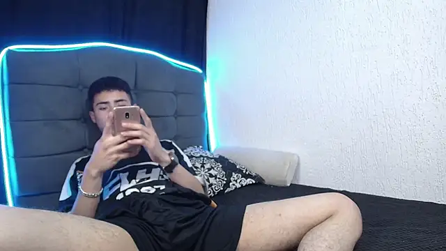 sexybat twink online show from December 23, 2024, 11:06 pm