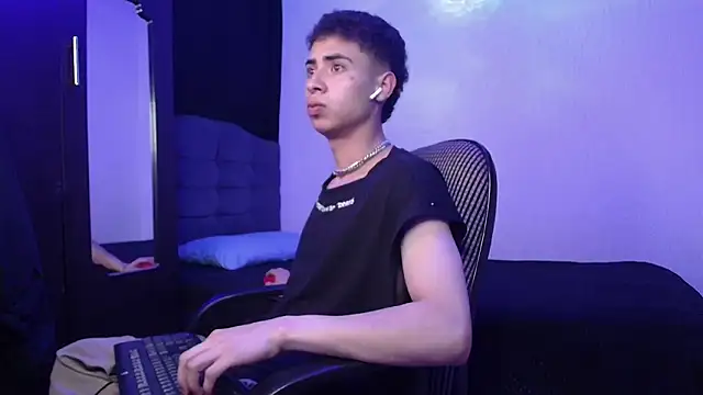 sexybat twink online show from February 10, 2025, 3:35 am