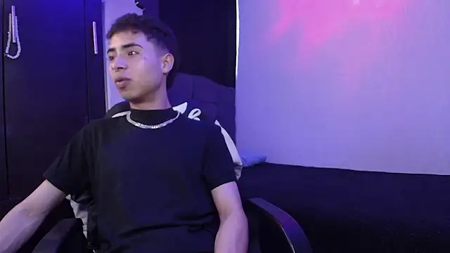 sexybat twink online show from February 12, 2025, 8:29 pm