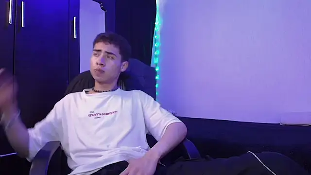 sexybat twink online show from February 26, 2025, 2:46 pm