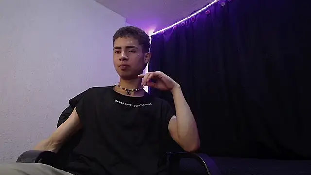 sexybat twink online show from March 14, 2025, 12:10 am