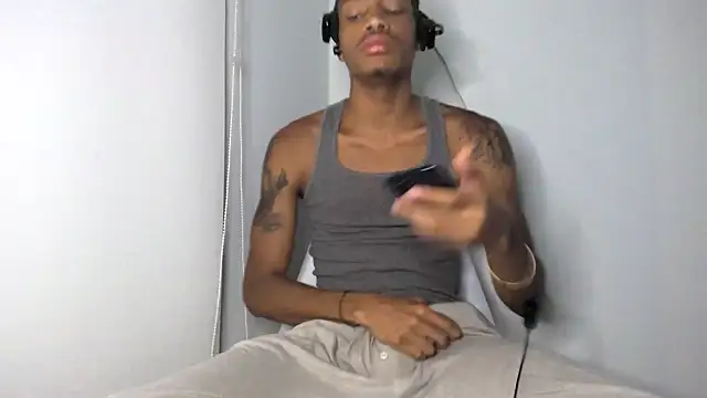 Snapshot of Skinnyblackman chatting on October 1, 2025, 2:06 am Skinnyblackman online show from October 1, 2025, 2:06 am