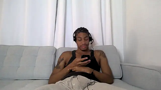 Snapshot of Skinnyblackman chatting on October 3, 2025, 1:24 am Skinnyblackman online show from October 3, 2025, 1:24 am