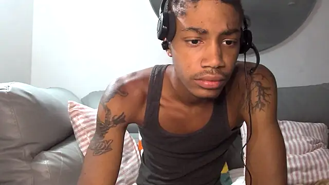 Snapshot of Skinnyblackman chatting on October 8, 2025, 10:29 pm Skinnyblackman online show from October 8, 2025, 10:29 pm