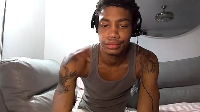 Snapshot of Skinnyblackman chatting on October 13, 2025, 10:32 pm Skinnyblackman online show from October 13, 2025, 10:32 pm