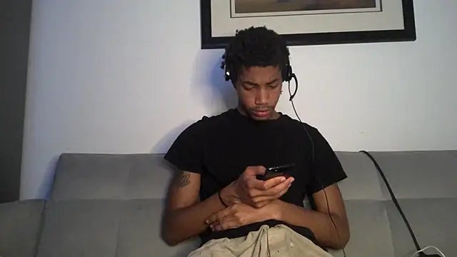 Snapshot of Skinnyblackman chatting on December 14, 2025, 3:34 am Skinnyblackman online show from December 14, 2025, 3:34 am