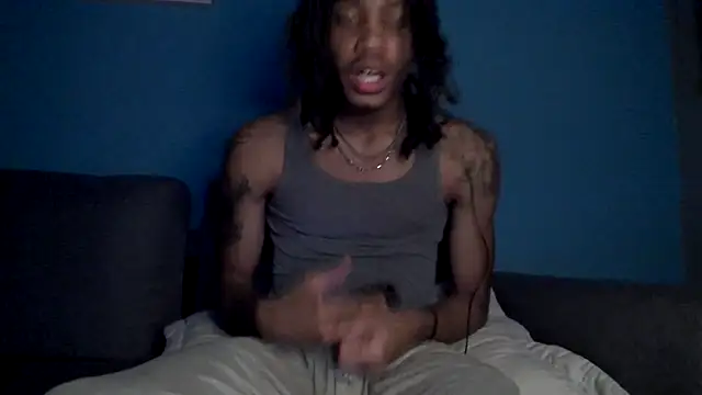 Snapshot of Skinnyblackman chatting on December 19, 2025, 5:03 am Skinnyblackman online show from December 19, 2025, 5:03 am