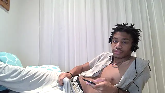 Snapshot of Skinnyblackman chatting on February 5, 2026, 3:22 am Skinnyblackman online show from February 5, 2026, 3:22 am