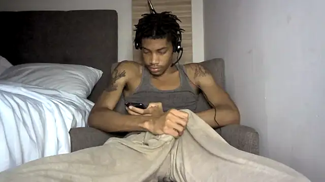 Snapshot of Skinnyblackman chatting on May 13, 2026, 4:43 am Skinnyblackman online show from May 13, 2026, 4:43 am