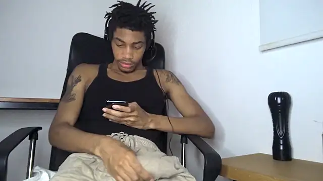Snapshot of Skinnyblackman chatting on May 24, 2026, 4:50 am Skinnyblackman online show from May 24, 2026, 4:50 am