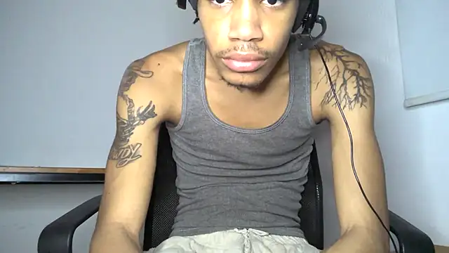 Snapshot of Skinnyblackman chatting on June 3, 2026, 5:43 am Skinnyblackman online show from June 3, 2026, 5:43 am