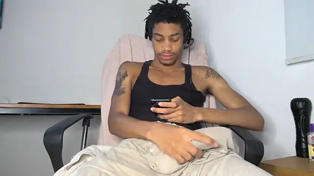 Snapshot of Skinnyblackman chatting on June 8, 2026, 6:14 am Skinnyblackman online show from June 8, 2026, 6:14 am