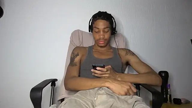 Snapshot of Skinnyblackman chatting on June 10, 2026, 5:18 am Skinnyblackman online show from June 10, 2026, 5:18 am