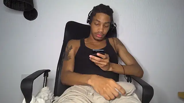 Snapshot of Skinnyblackman chatting on June 13, 2026, 4:43 am Skinnyblackman online show from June 13, 2026, 4:43 am