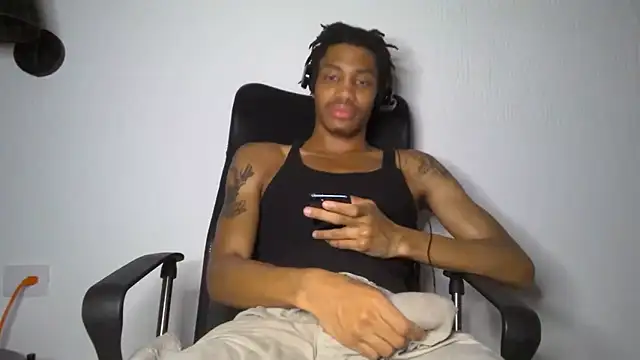 Snapshot of Skinnyblackman chatting on June 28, 2026, 2:50 am Skinnyblackman online show from June 28, 2026, 2:50 am