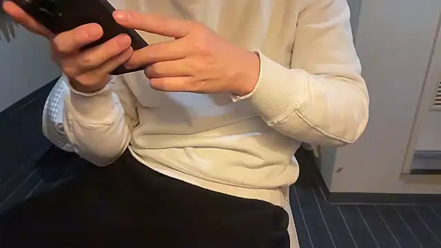 atom0407 online show from December 3, 2025, 2:37 pm