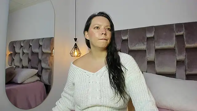 MaiteMarsshall online show from March 9, 2025, 1:15 pm