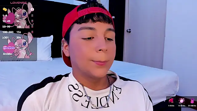 Snapshot of Seductivo_jr chatting on February 18, 2025, 5:20 am Seductivo jr online show from February 18, 2025, 5:20 am