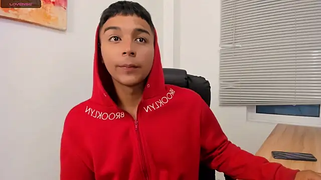 Snapshot of Seductivo_jr chatting on October 24, 2025, 5:15 am Seductivo jr online show from October 24, 2025, 5:15 am