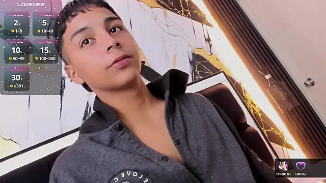 Snapshot of Seductivo_jr chatting on March 6, 2026, 6:10 am Seductivo jr online show from March 6, 2026, 6:10 am