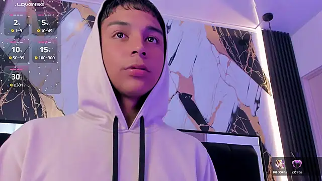 Snapshot of Seductivo_jr chatting on March 10, 2026, 5:56 am Seductivo jr online show from March 10, 2026, 5:56 am