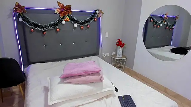 emma lye online show from December 21, 2024, 3:03 am
