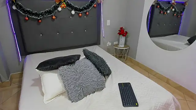 emma lye online show from December 22, 2024, 2:38 pm
