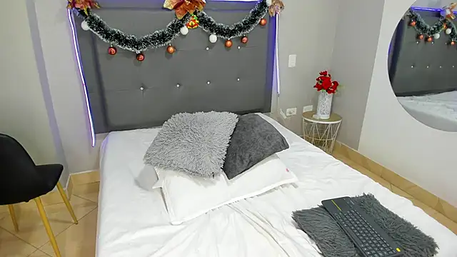 emma lye online show from December 24, 2024, 3:05 am