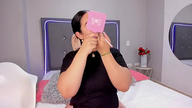 emma lye online show from October 6, 2025, 9:23 pm