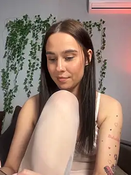 MiaNell online show from December 19, 2025, 11:23 pm