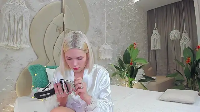 LIA KITTY online show from December 31, 2024, 10:26 am