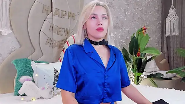 LIA KITTY online show from January 1, 2025, 5:44 pm