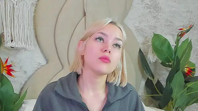 LIA KITTY online show from February 4, 2025, 6:57 am