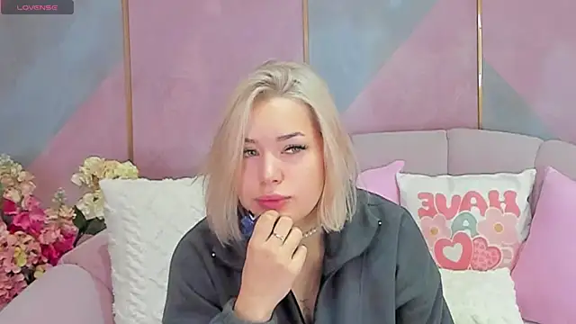 LIA KITTY online show from March 13, 2025, 6:37 am