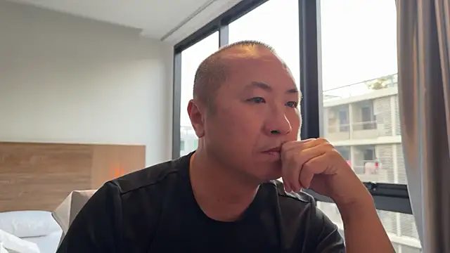 chih515 online show from April 12, 2026, 11:43 pm