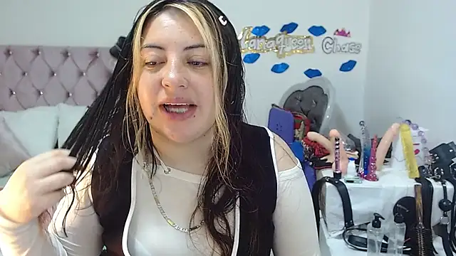 lanaqueen699 online show from December 24, 2024, 12:22 pm