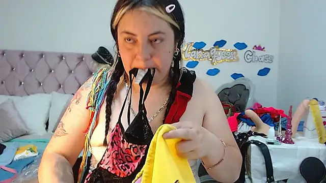 lanaqueen699 online show from December 26, 2024, 3:20 pm