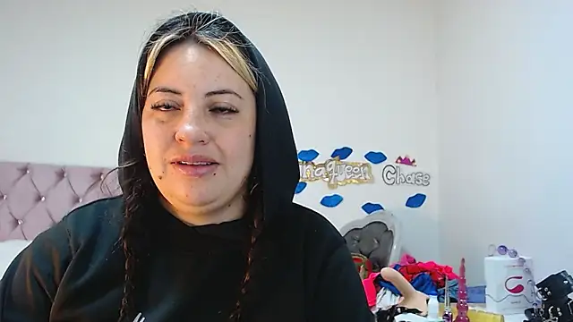lanaqueen699 online show from December 27, 2024, 12:23 pm
