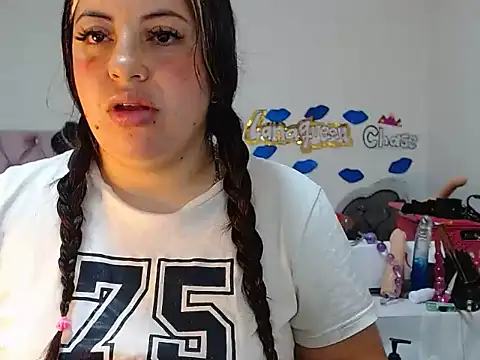 lanaqueen699 online show from February 12, 2025, 6:51 pm