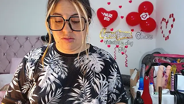 lanaqueen699 online show from February 25, 2025, 3:27 pm