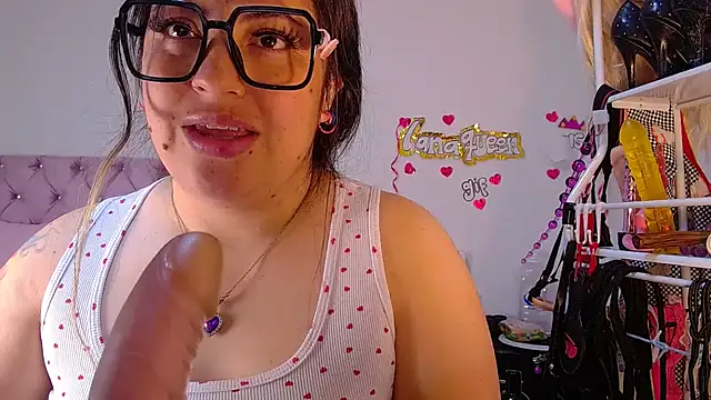 lanaqueen699 online show from April 30, 2026, 8:57 pm